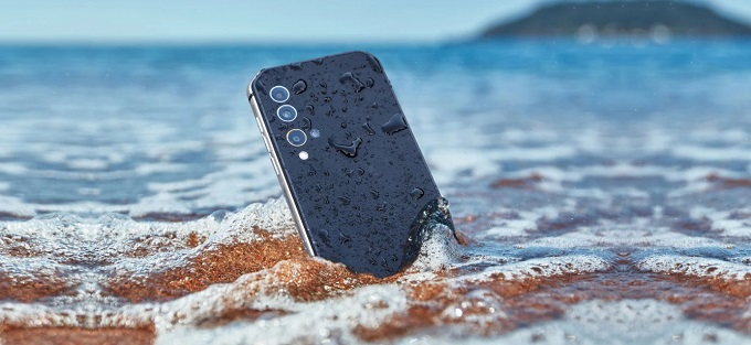 Why You Need a Waterproof Smartphone Case?