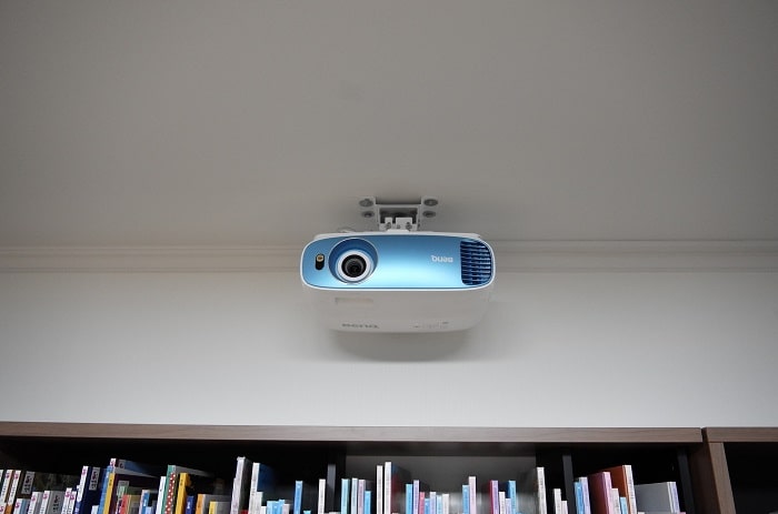 how to choose a projector for home theater